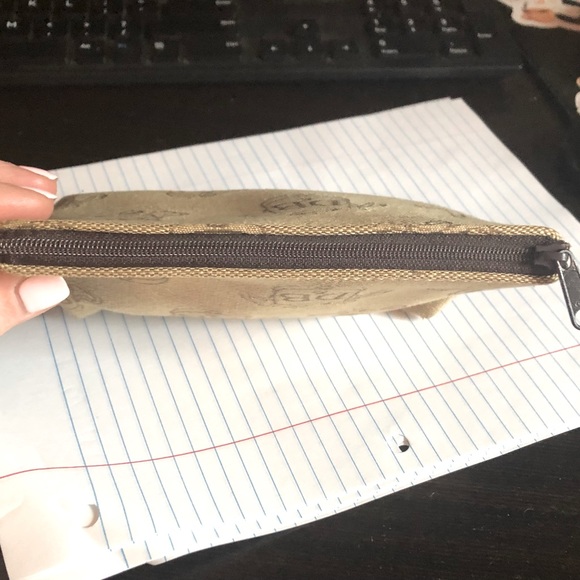 COPY - Dooney & Bourke pouch - Picture 2 of 6